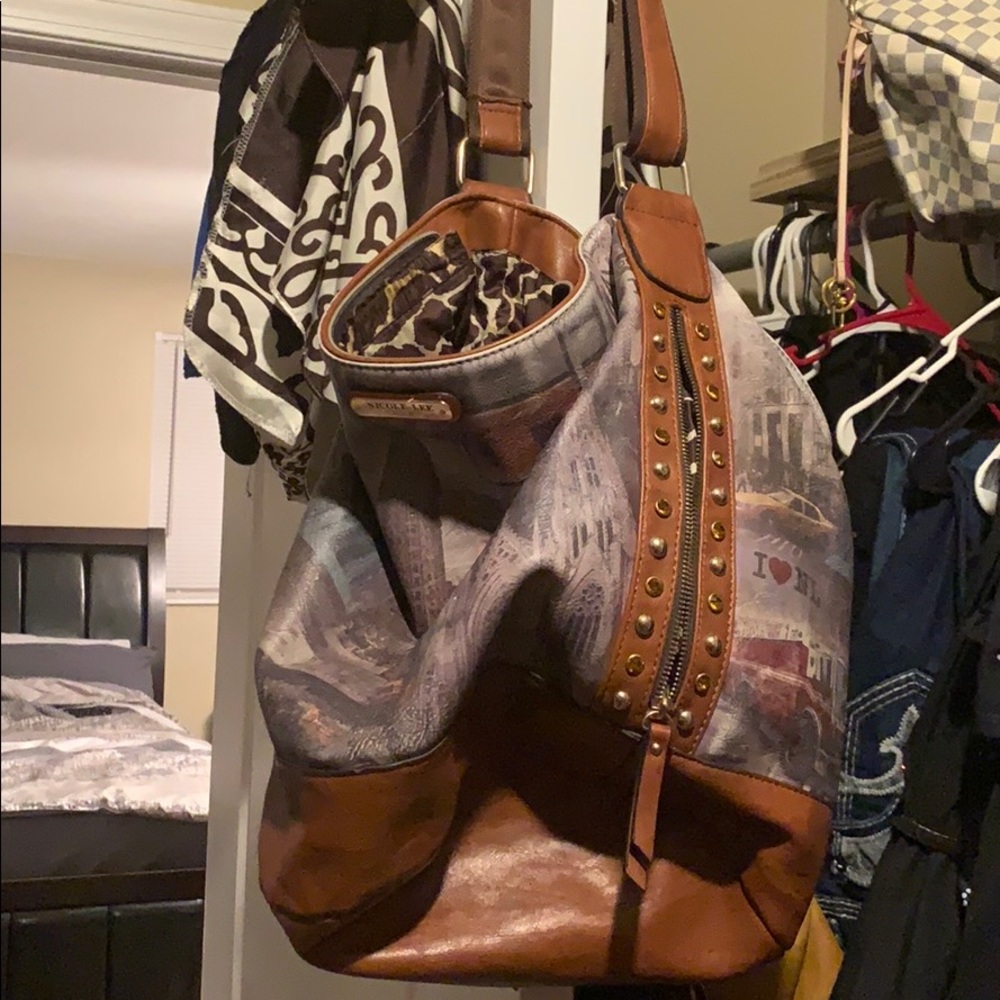 Purse - Picture 2 of 3